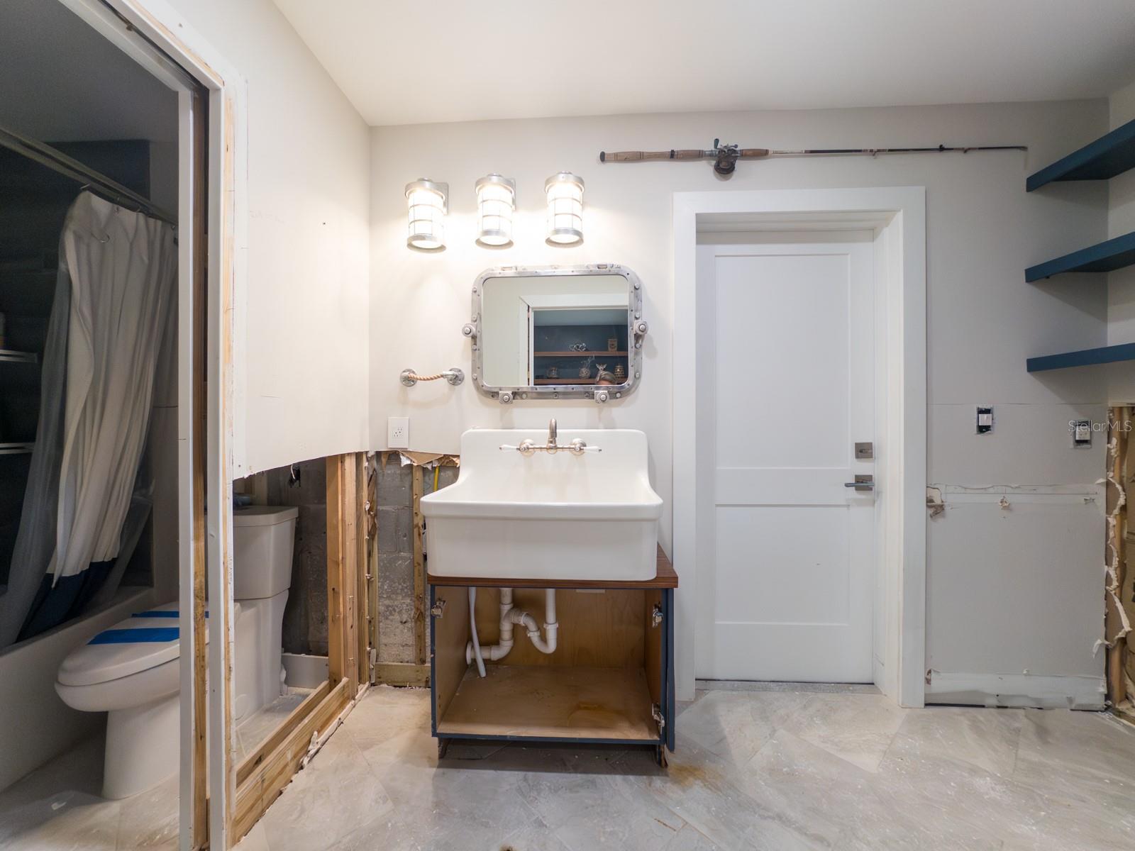 3rd bath with mud room