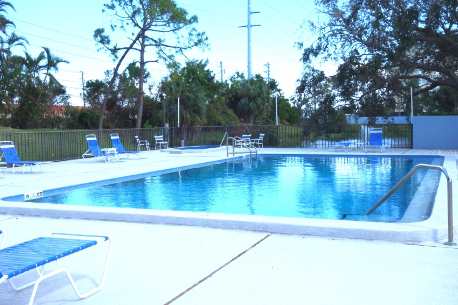 Community Pool/Hot Tub