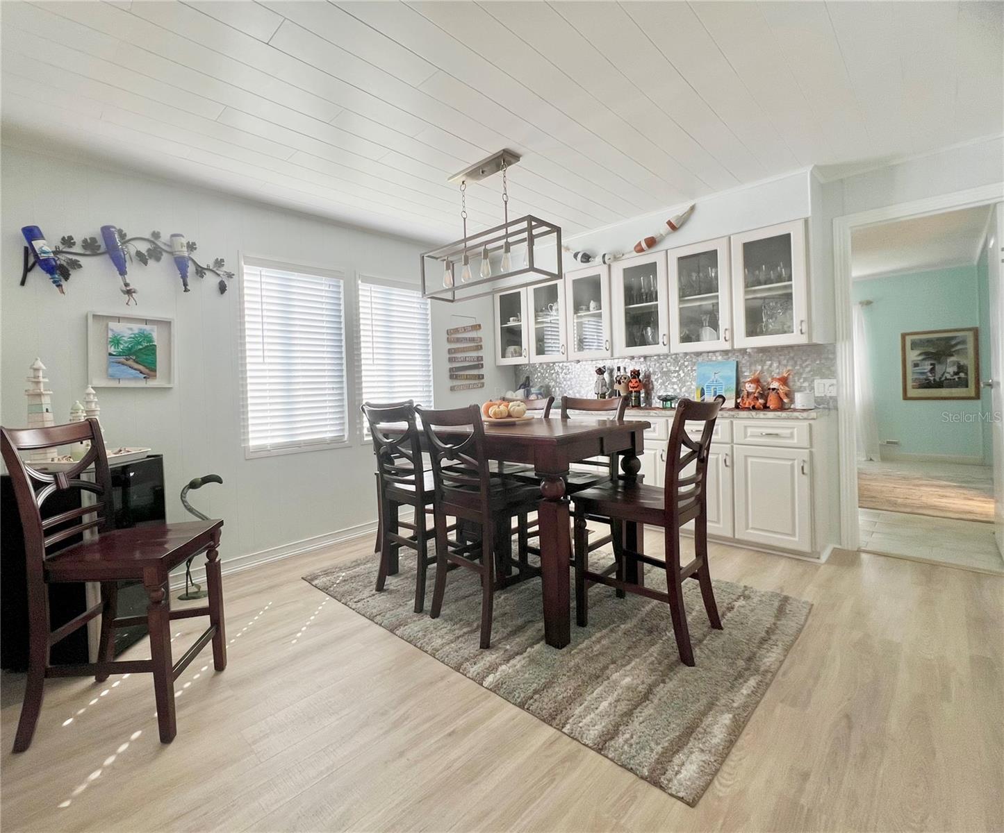 Spacious Dining room