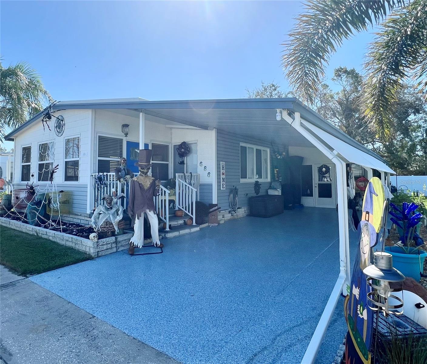 Carport on the NW side of the home.