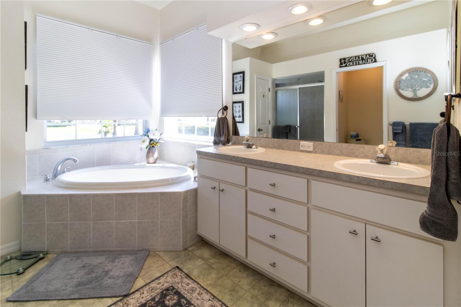 primary bedroom bathroom