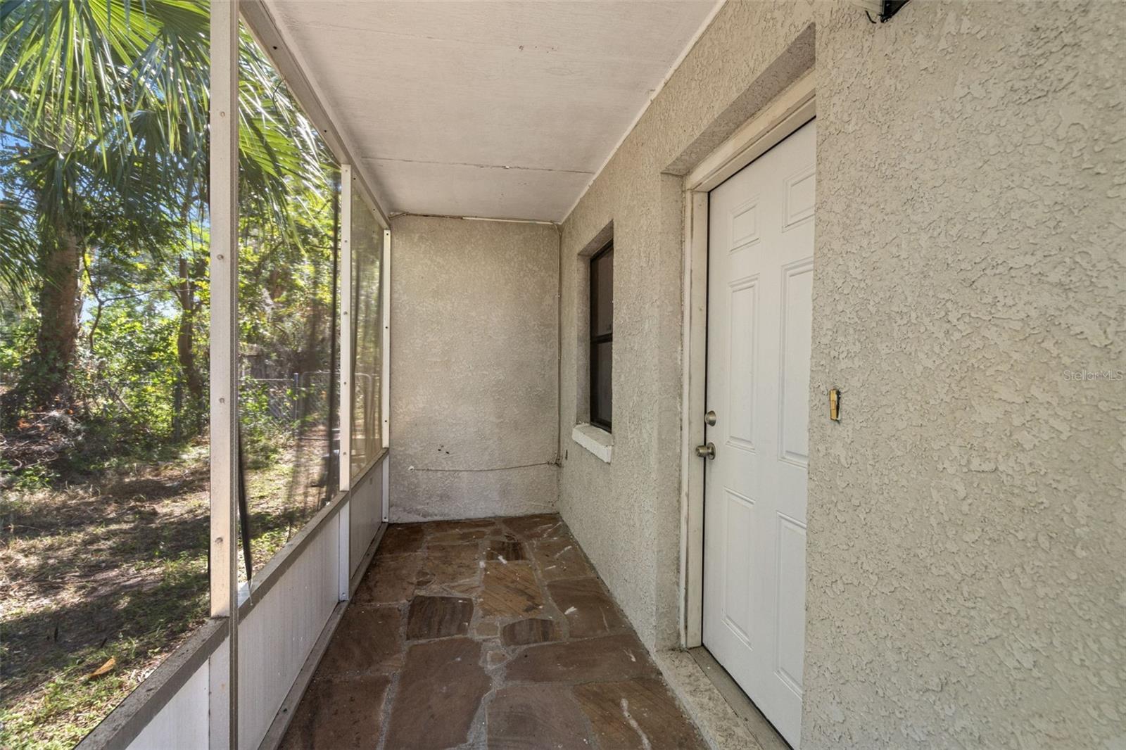 2nd screen porch/lanai, side entrance