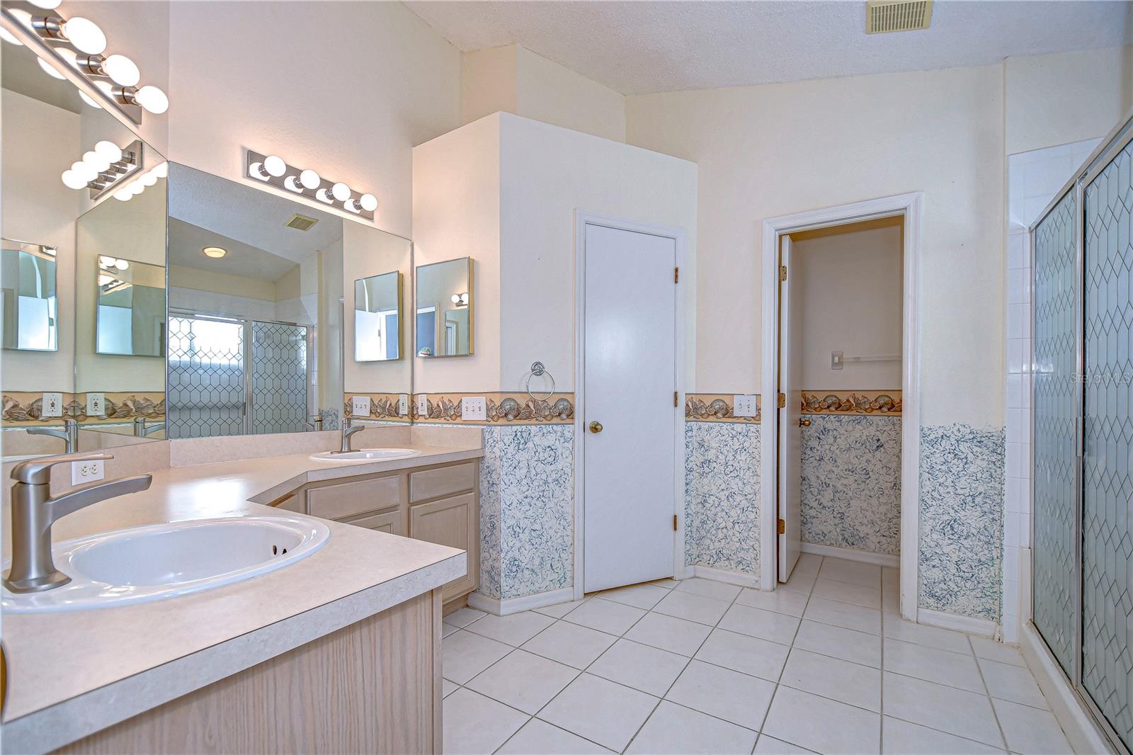 Primary bath with dual sinks & separate shower!