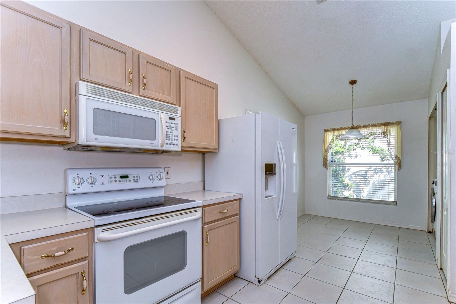 Convenient eating area in the kitchen!