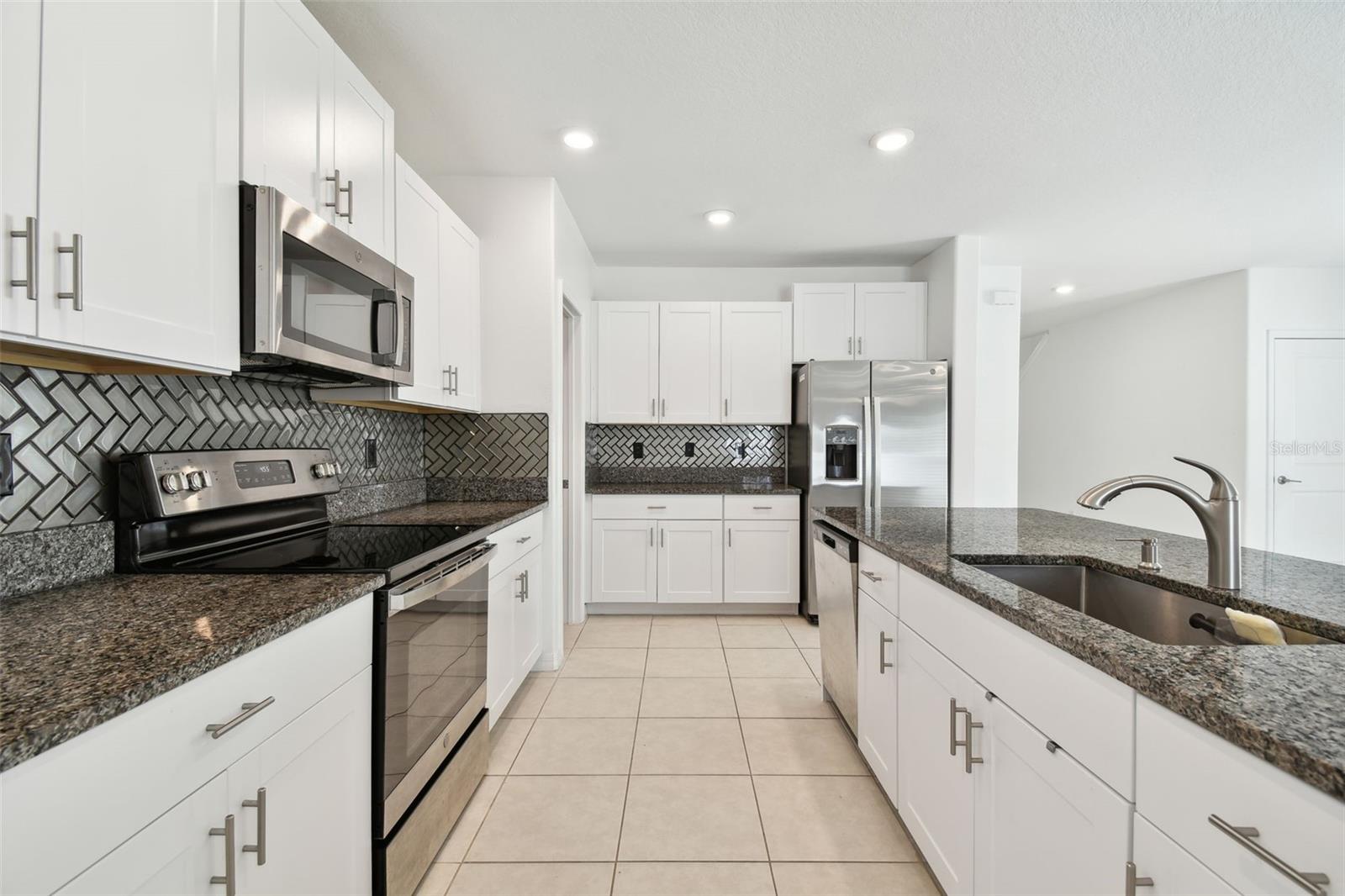 OPEN KITCHEN WITH LARGE ISLAND