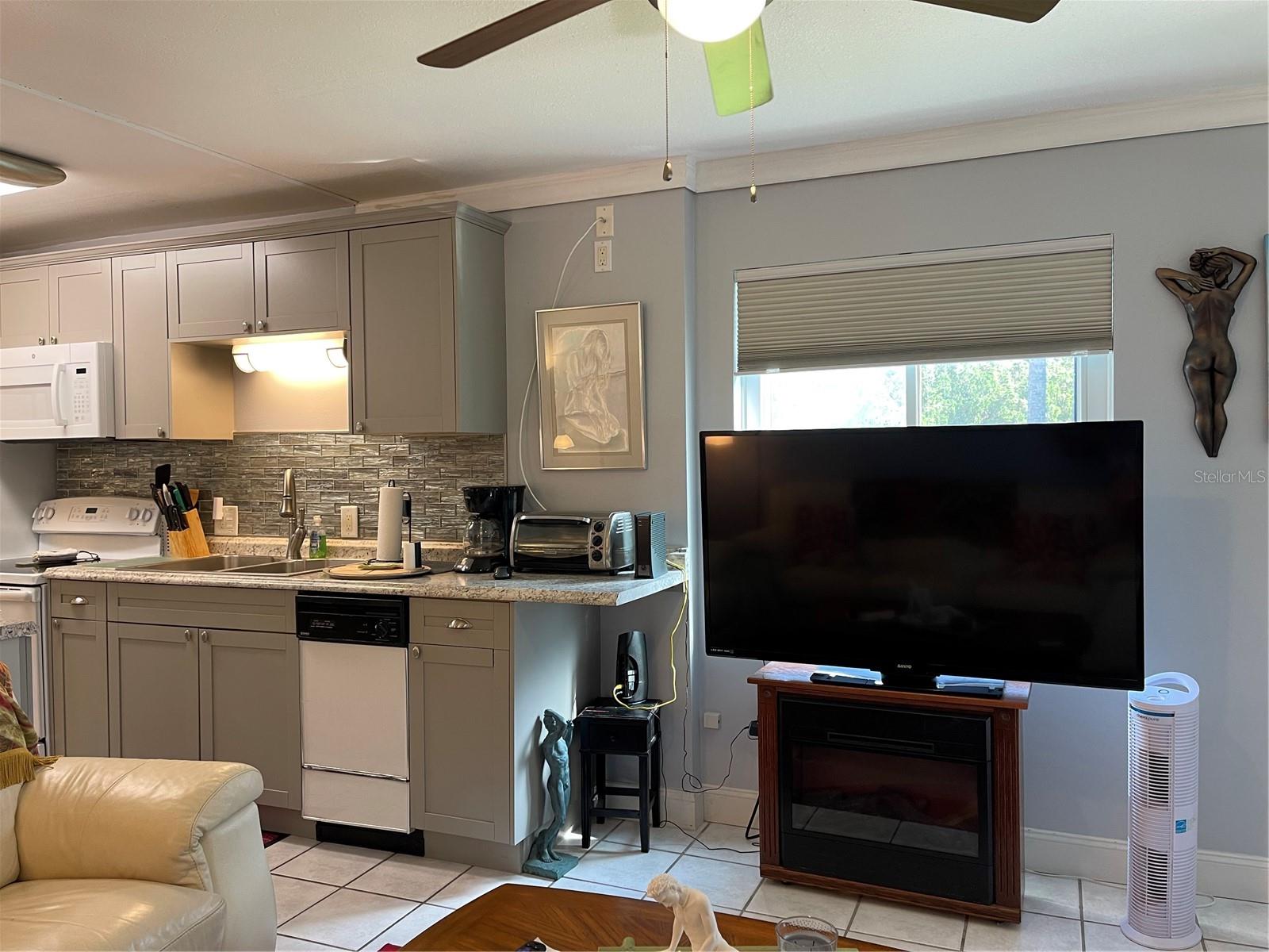 Ceiling fan and light kit in living room.