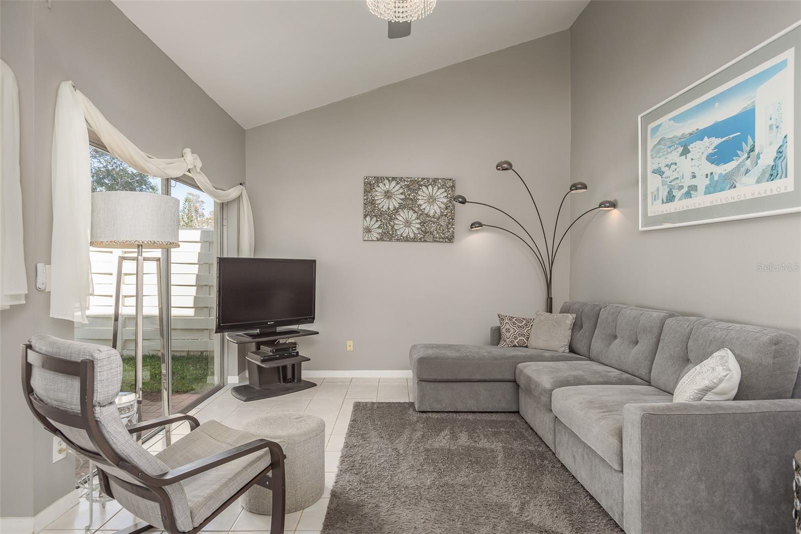 High ceilings in the living room.