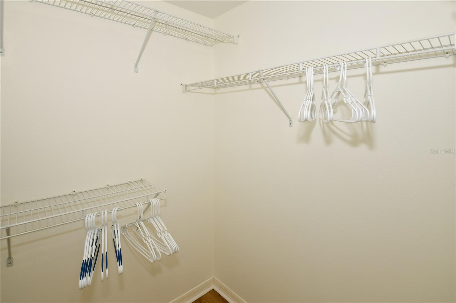 Walk-in Closet 2