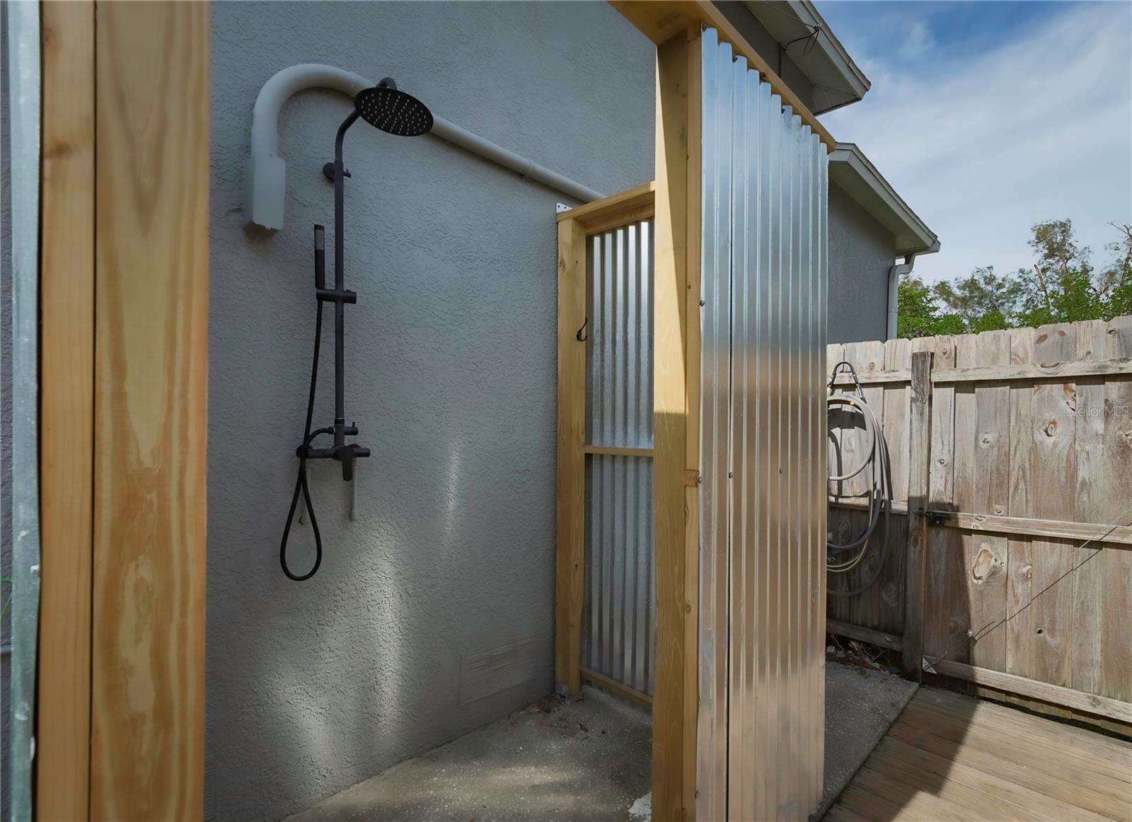 Outdoor shower with HOT & COLD Water