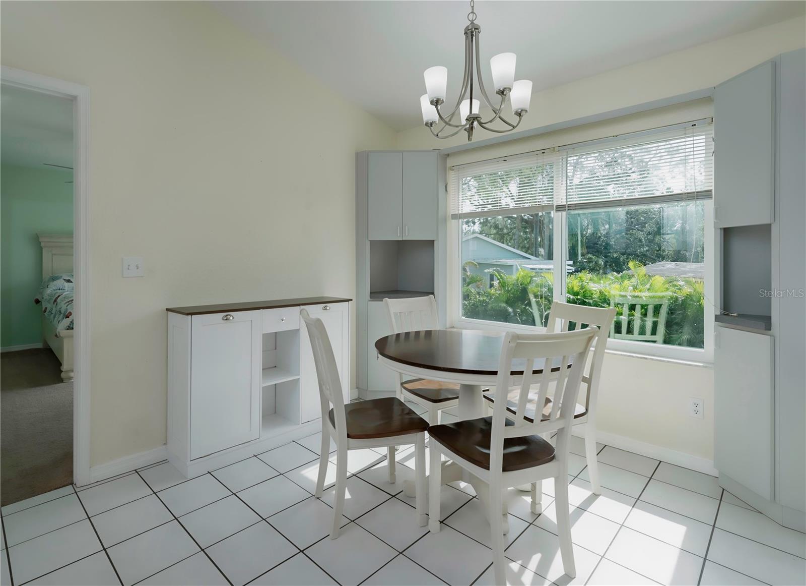 Built-ins in the dining area