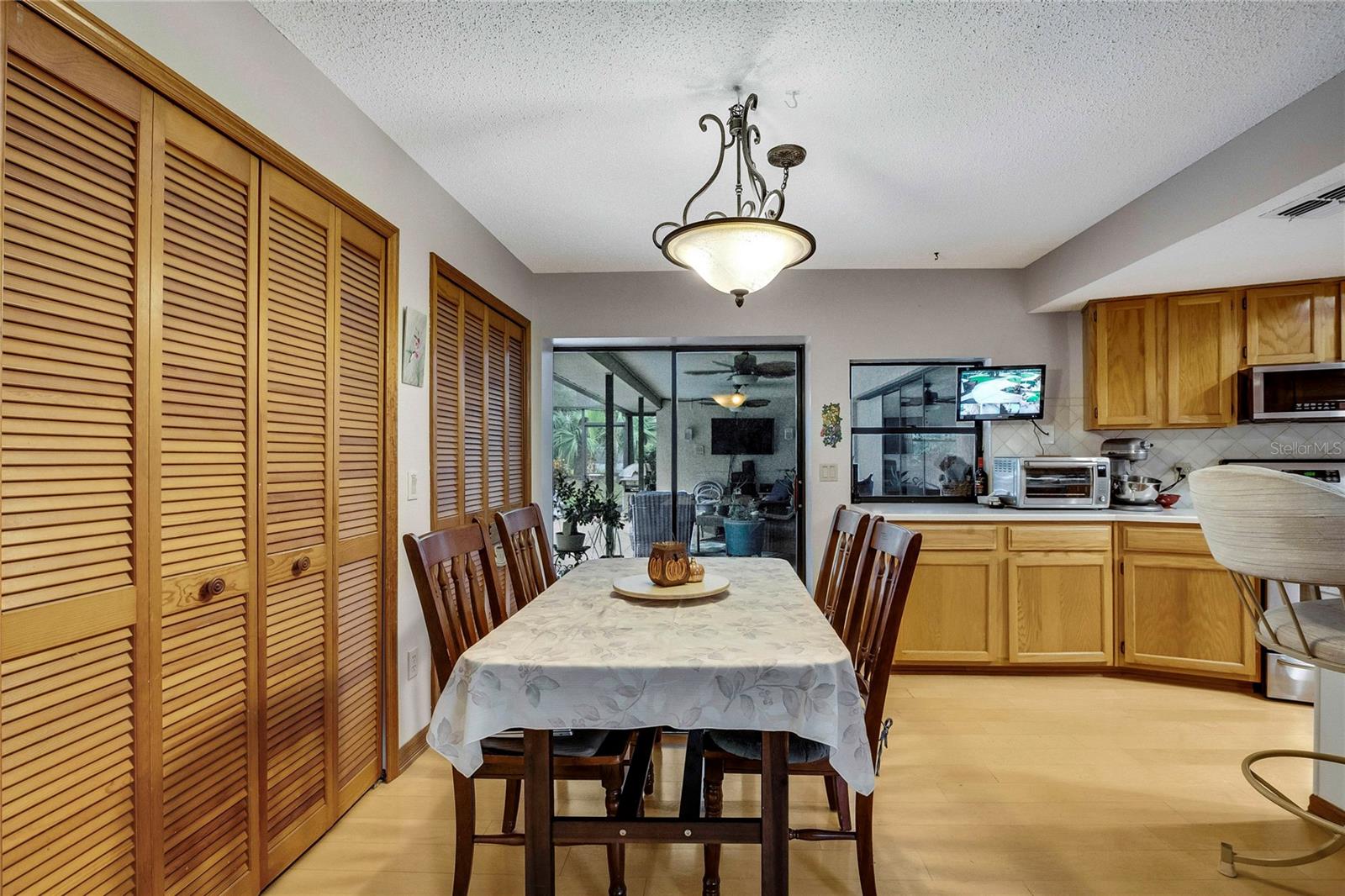 Breakfast area/ 2 large closet pantries