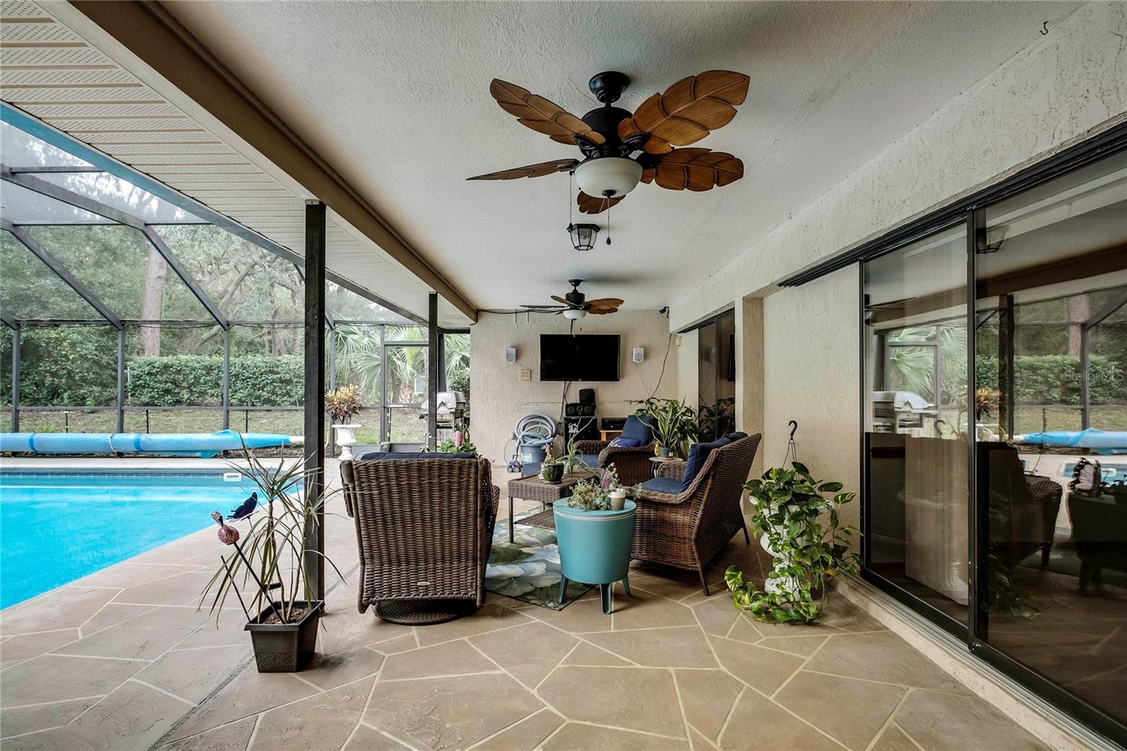 Lanai with pocket sliding doors