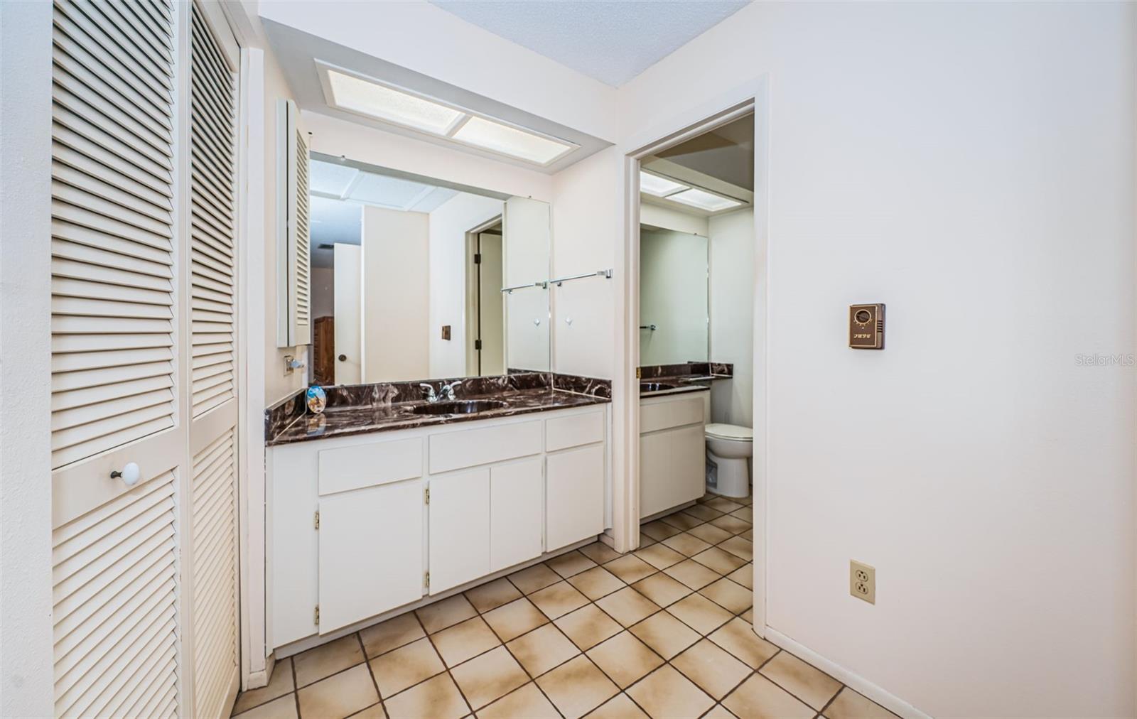 Bathroom vanity