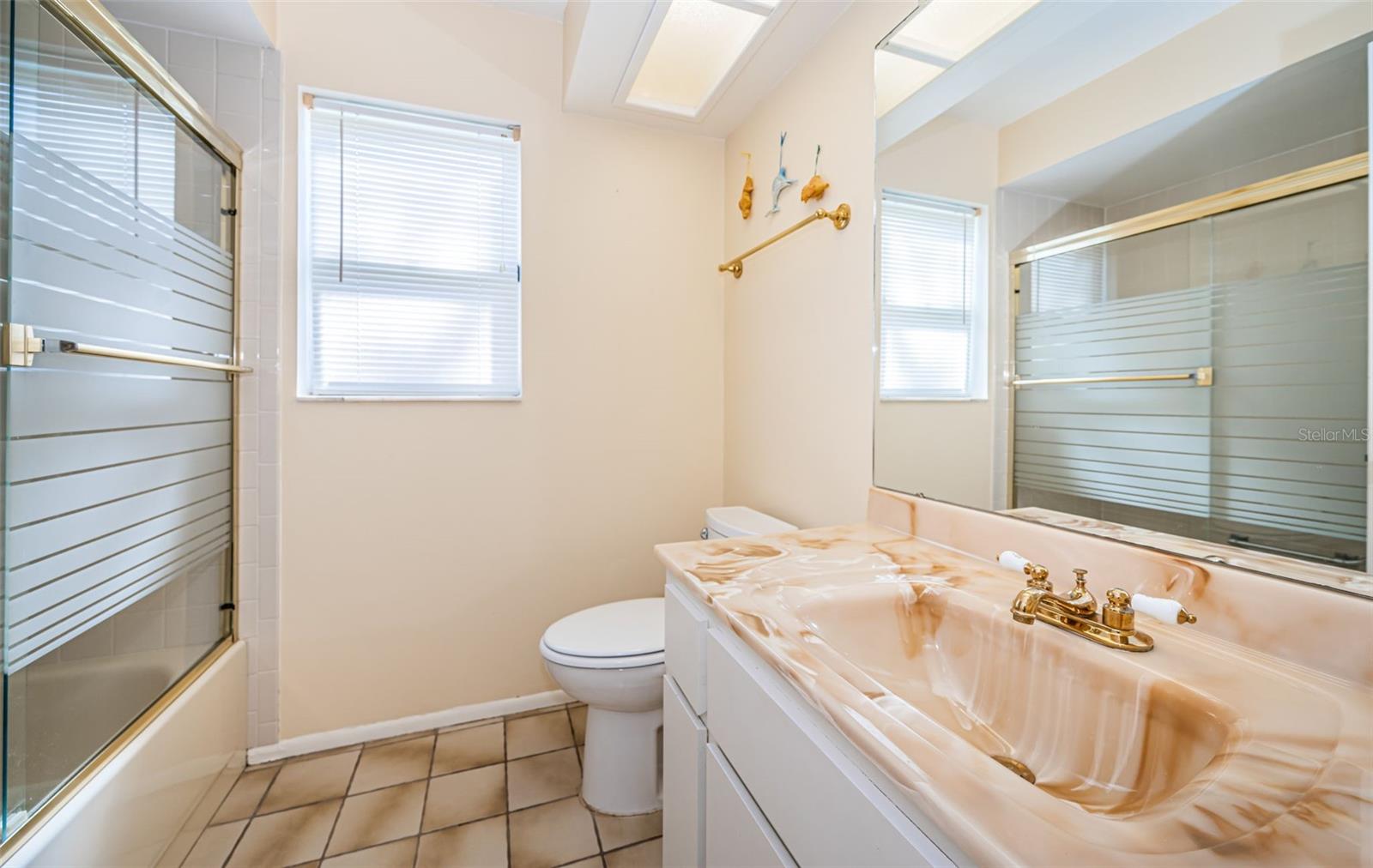 Main bathroom with bathtub/shower