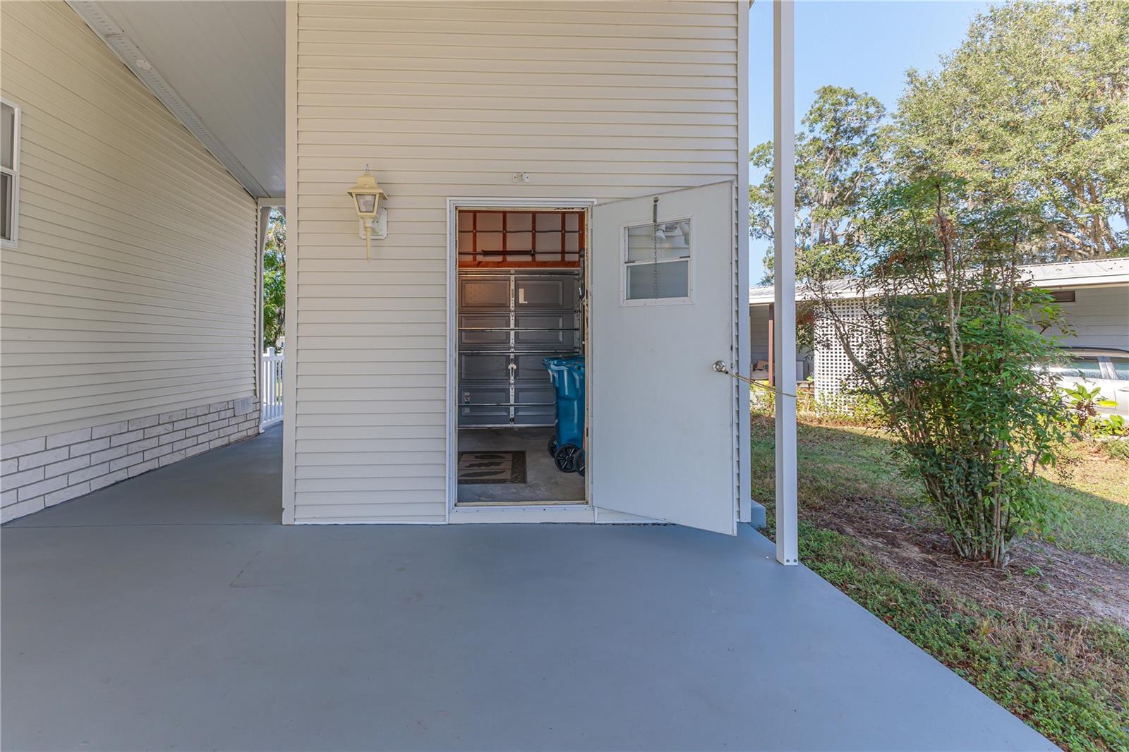 Golf cart garage/laundry room