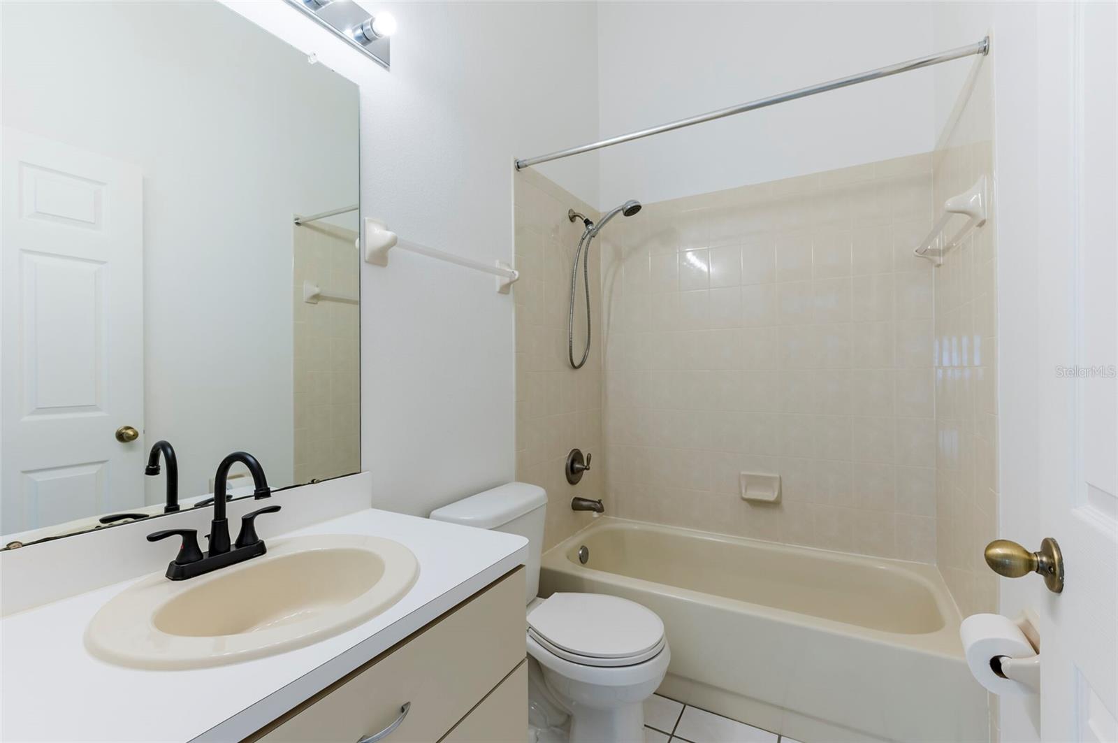 Guest Bath with Tub/Shower Combination