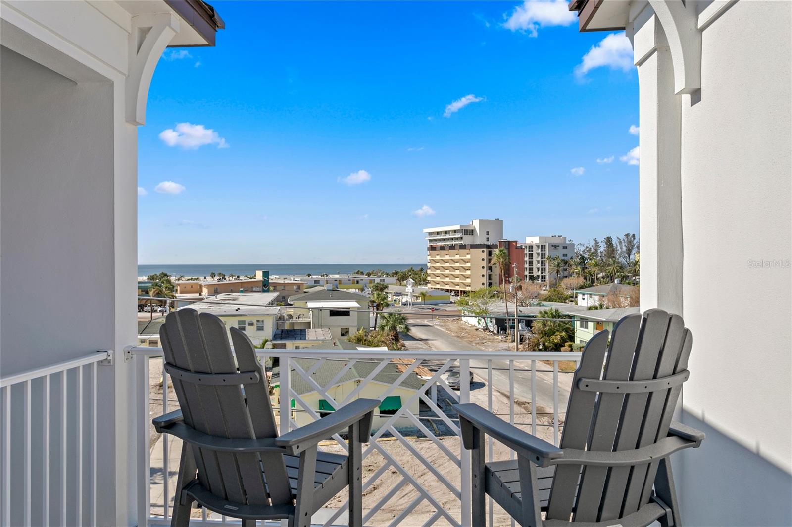 Gorgeous 4th floor/rooftoop terrace views of the Gulf