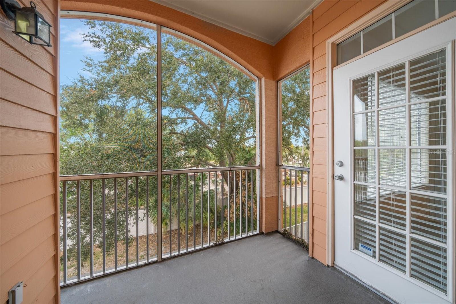 Spacious patio!