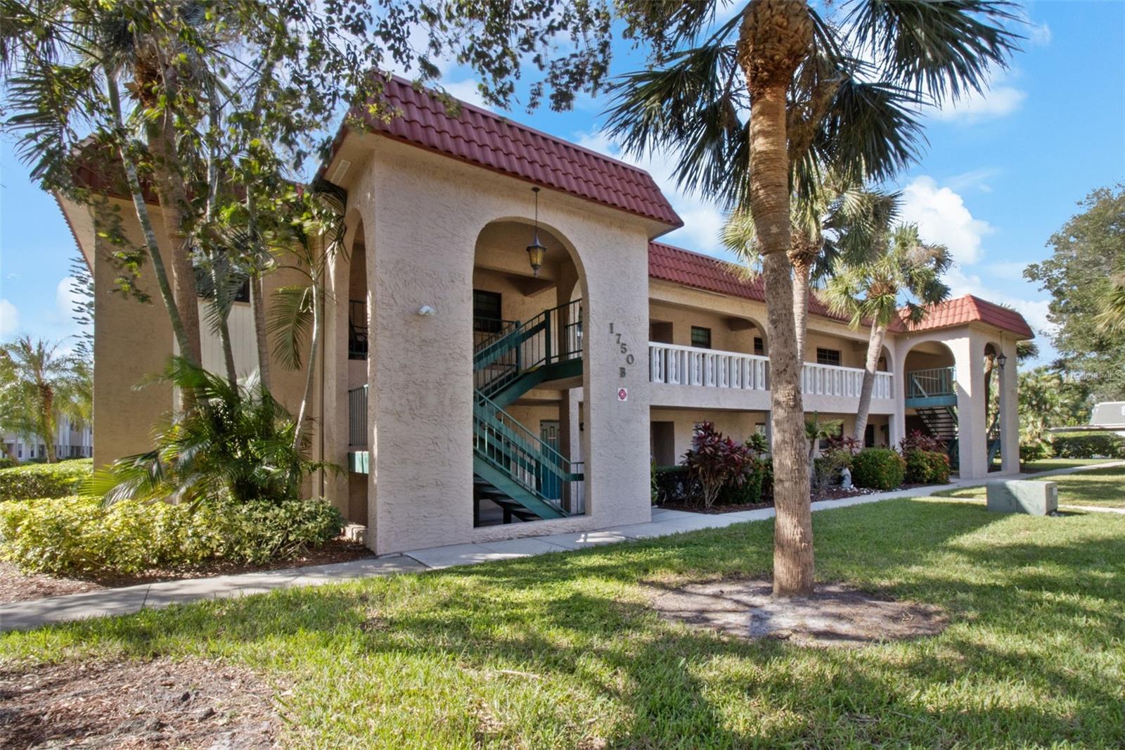 Move In Ready Belleair Condo!