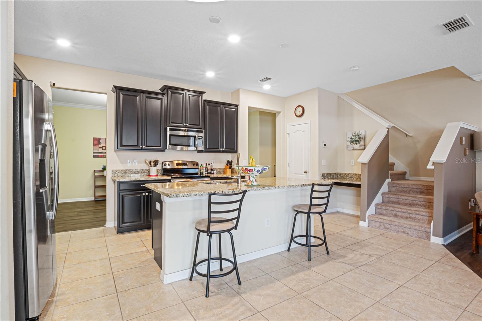 Kitchen with breakfast bar.