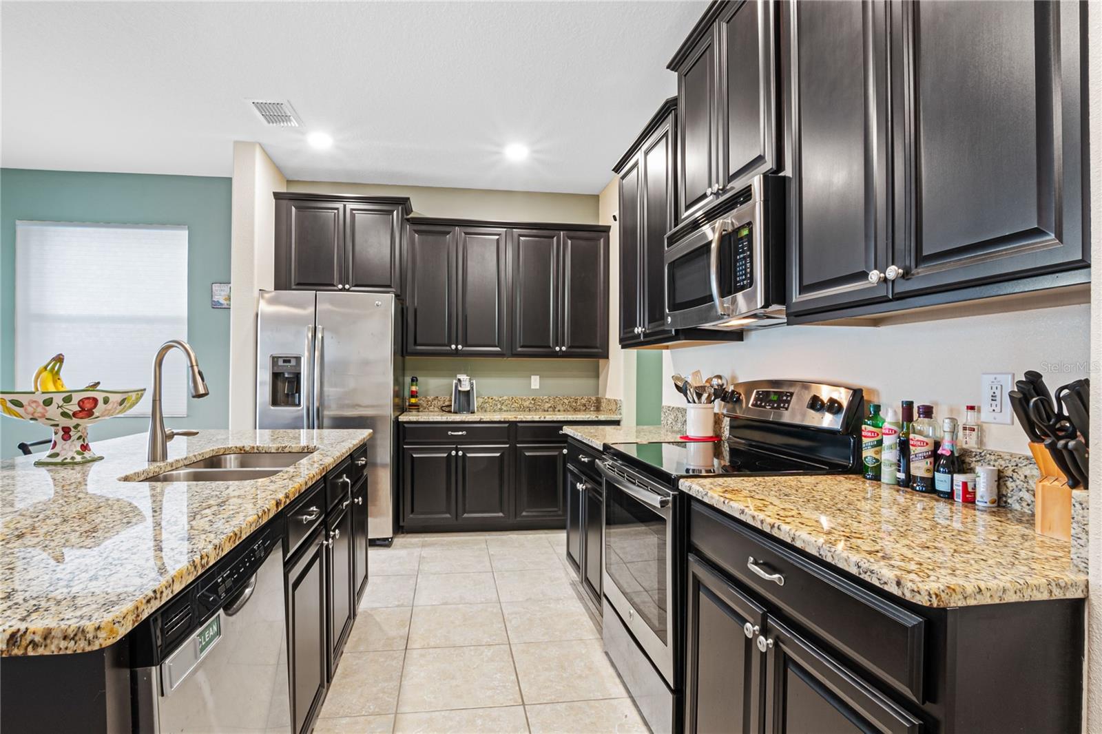 42" Maple cabinets with espresso trim and granite countertops.