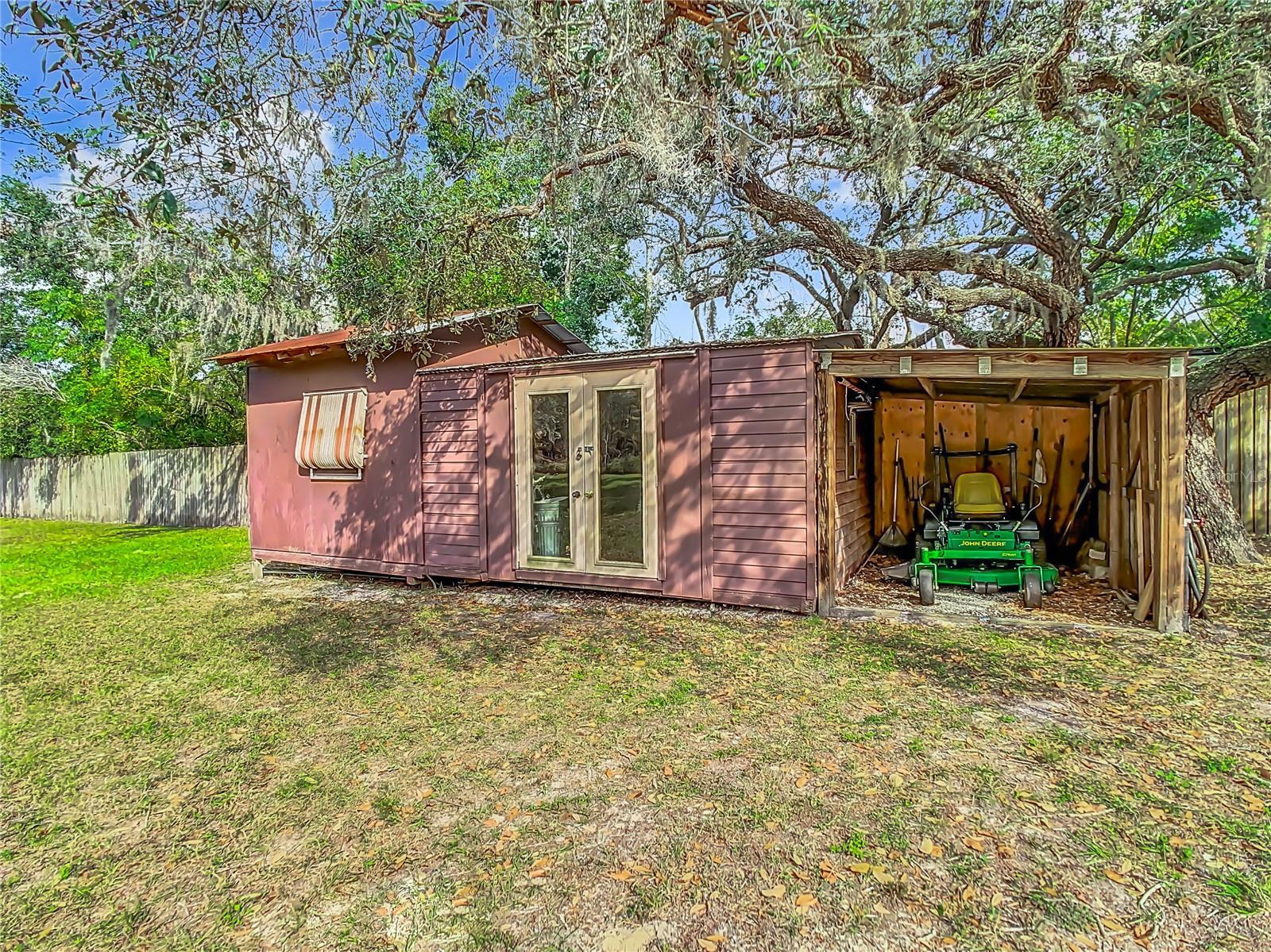 Separate workshop, craft shed