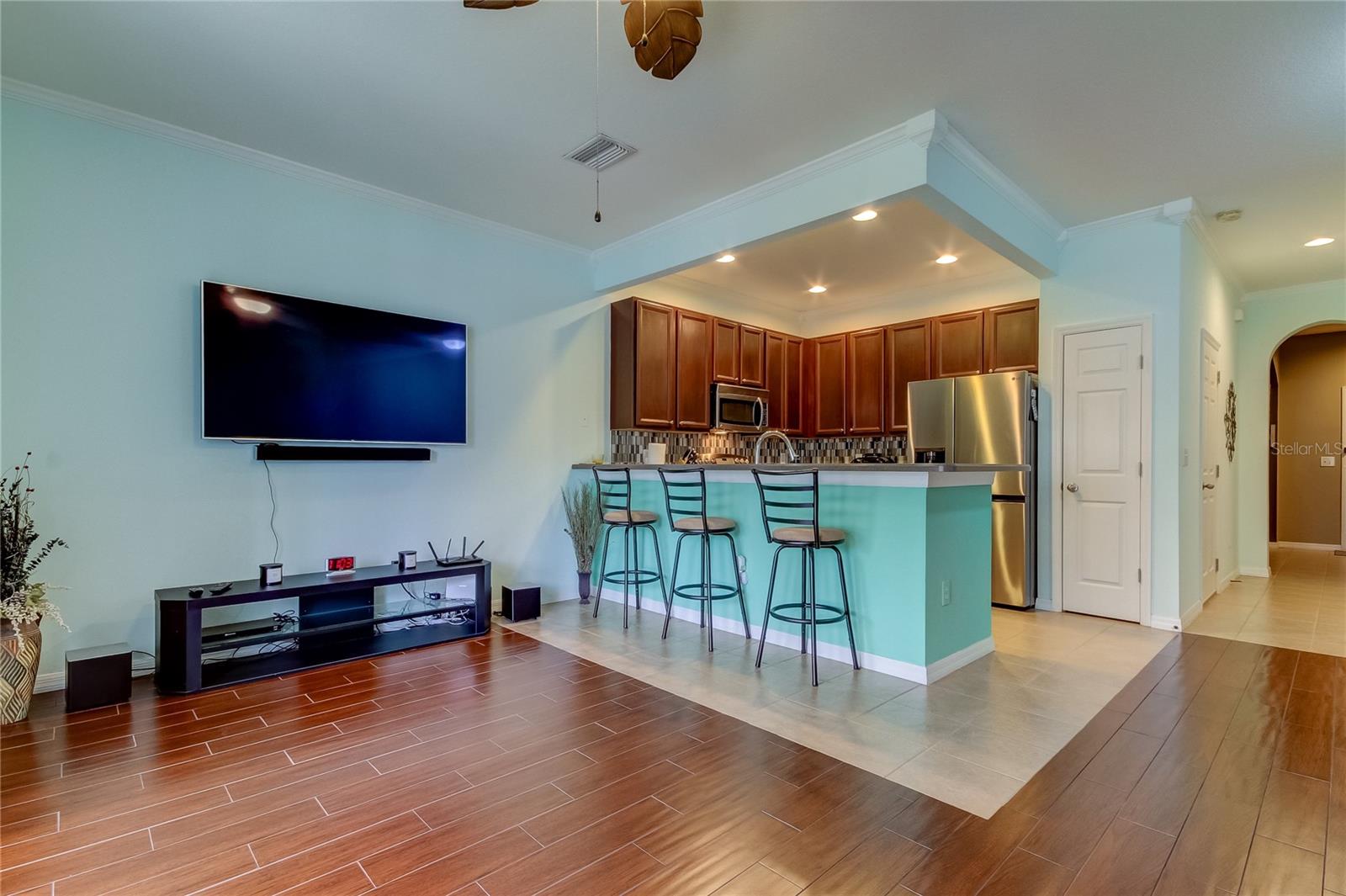 Family room looking towards breakfast bar and kitchen.