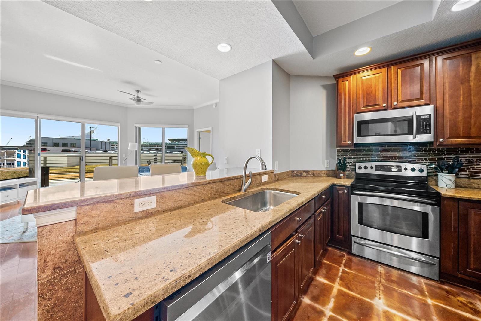 Beautifully appointed kitchen space with new appliances