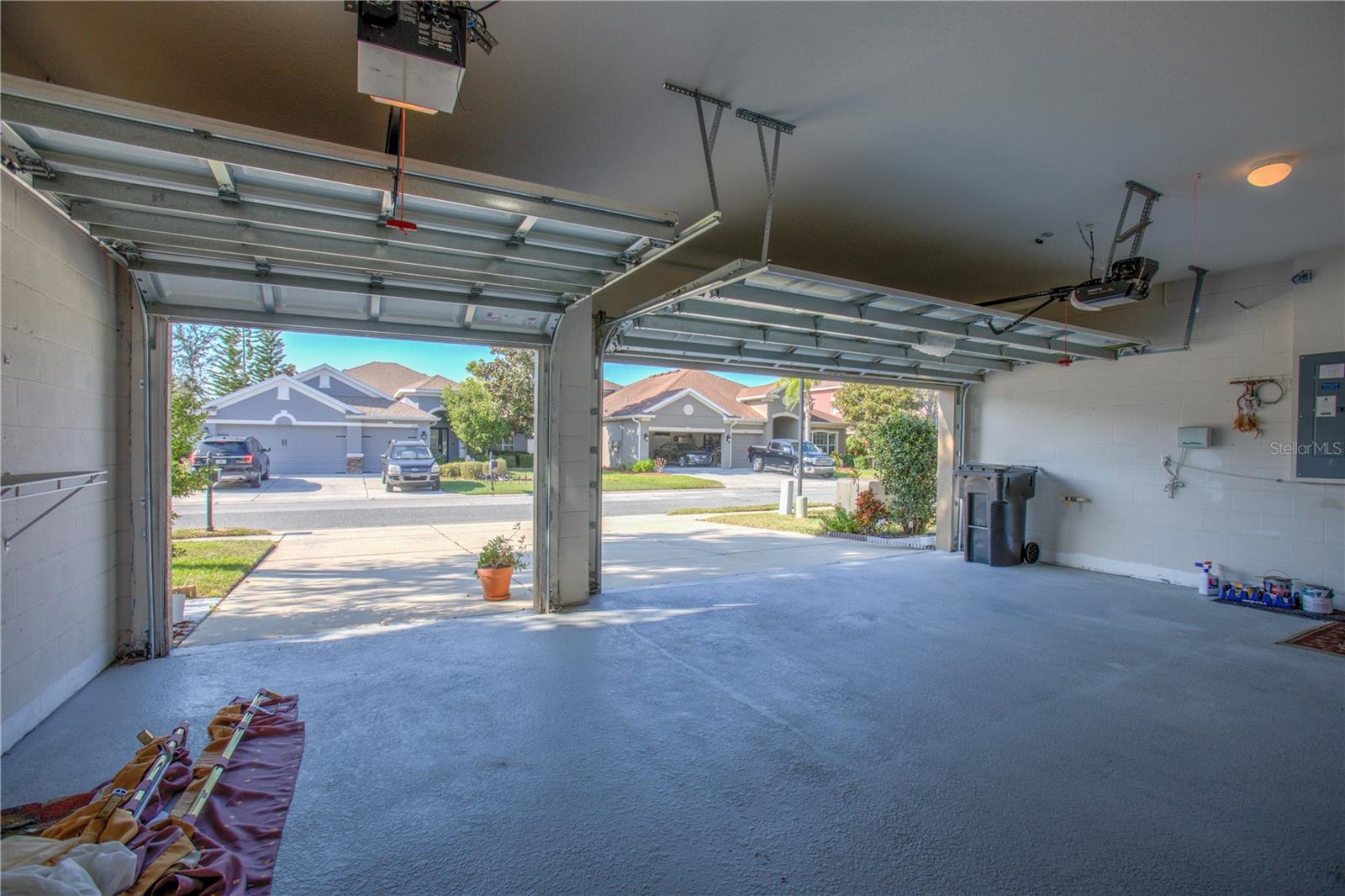 spacious 3 car garage