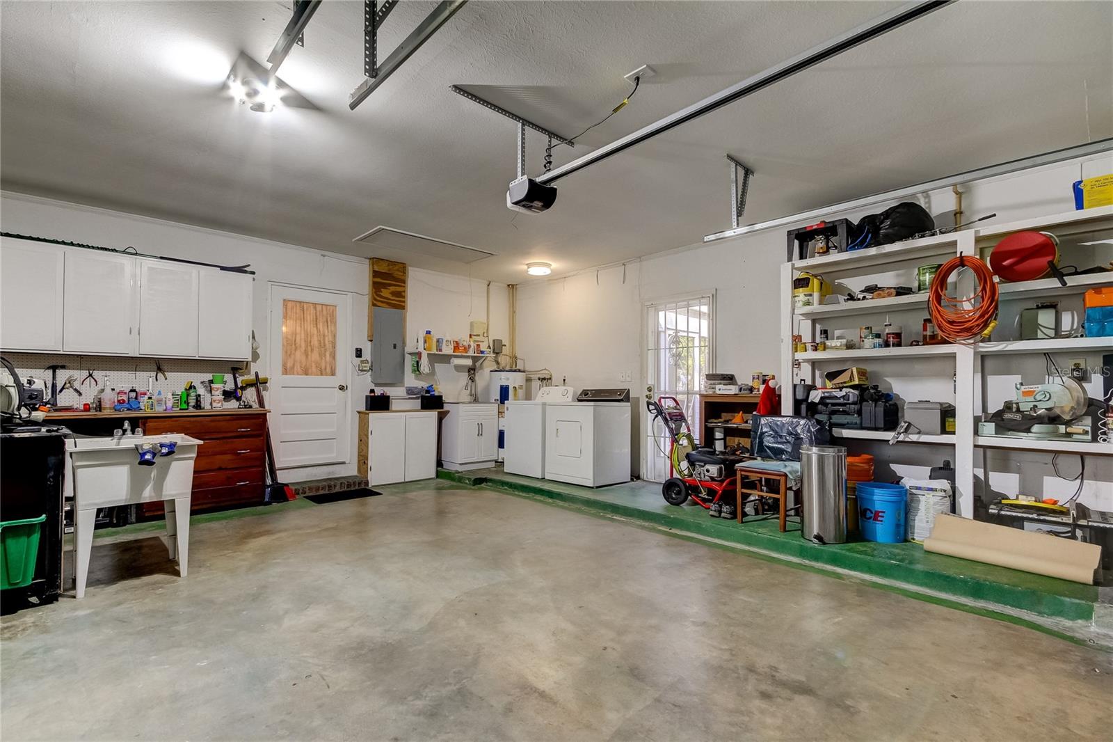 Garage/Laundry