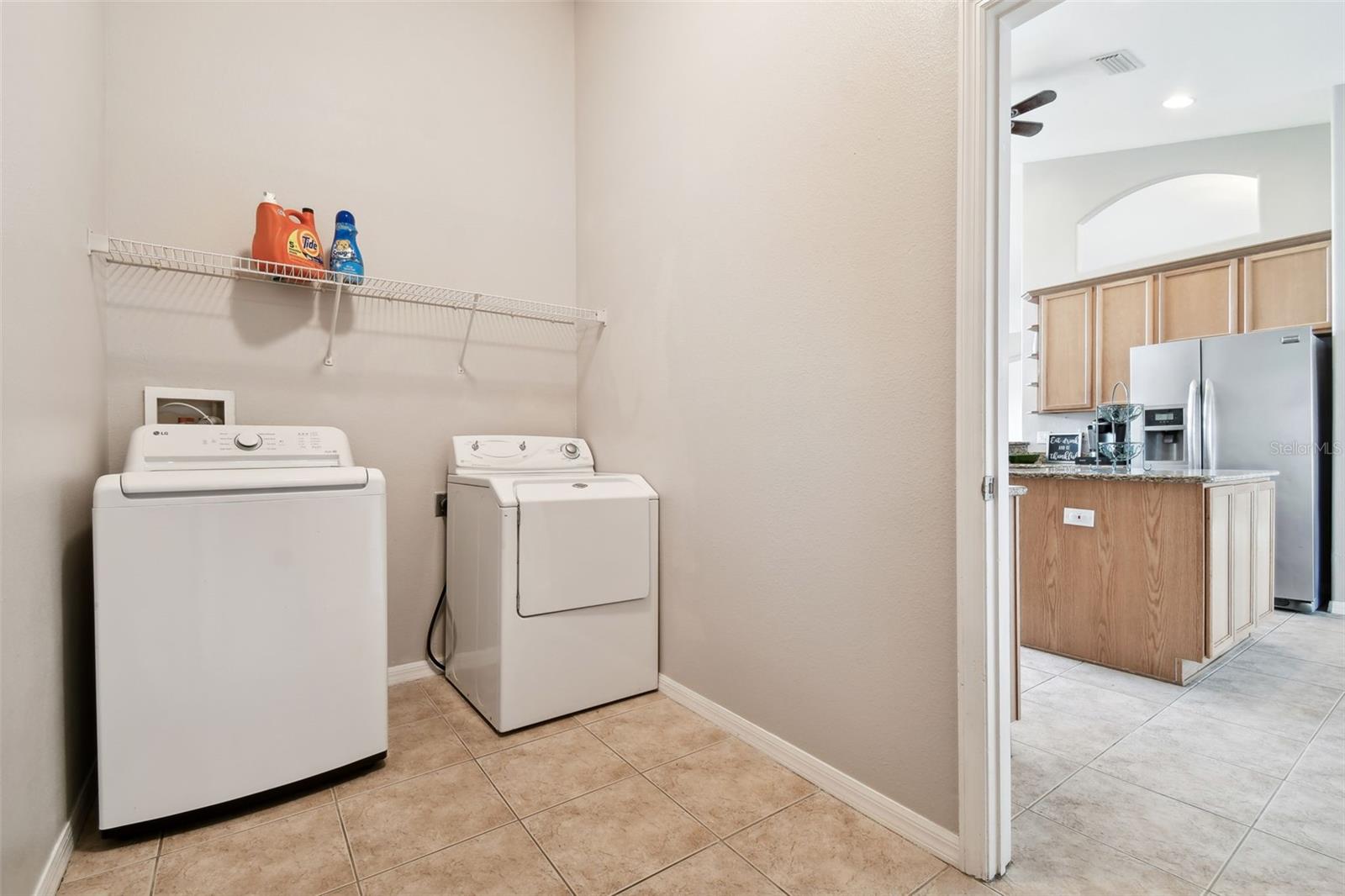 Primary Ensuite Dual Undersinks and Upgraded Granite Countertop