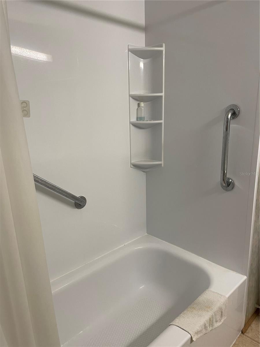 GUEST BATH/SHOWER COMBO