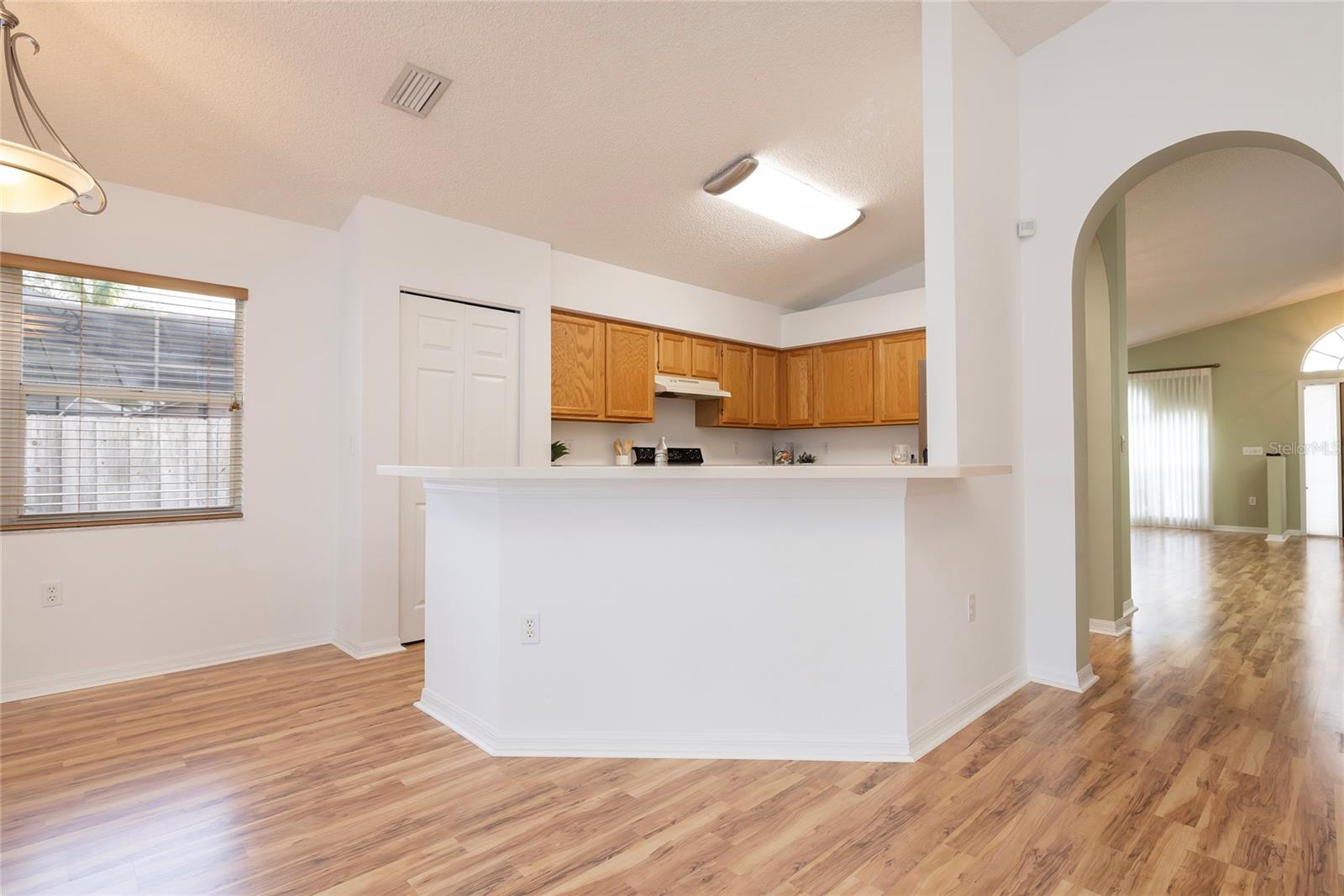 Kitchen breakfast bar