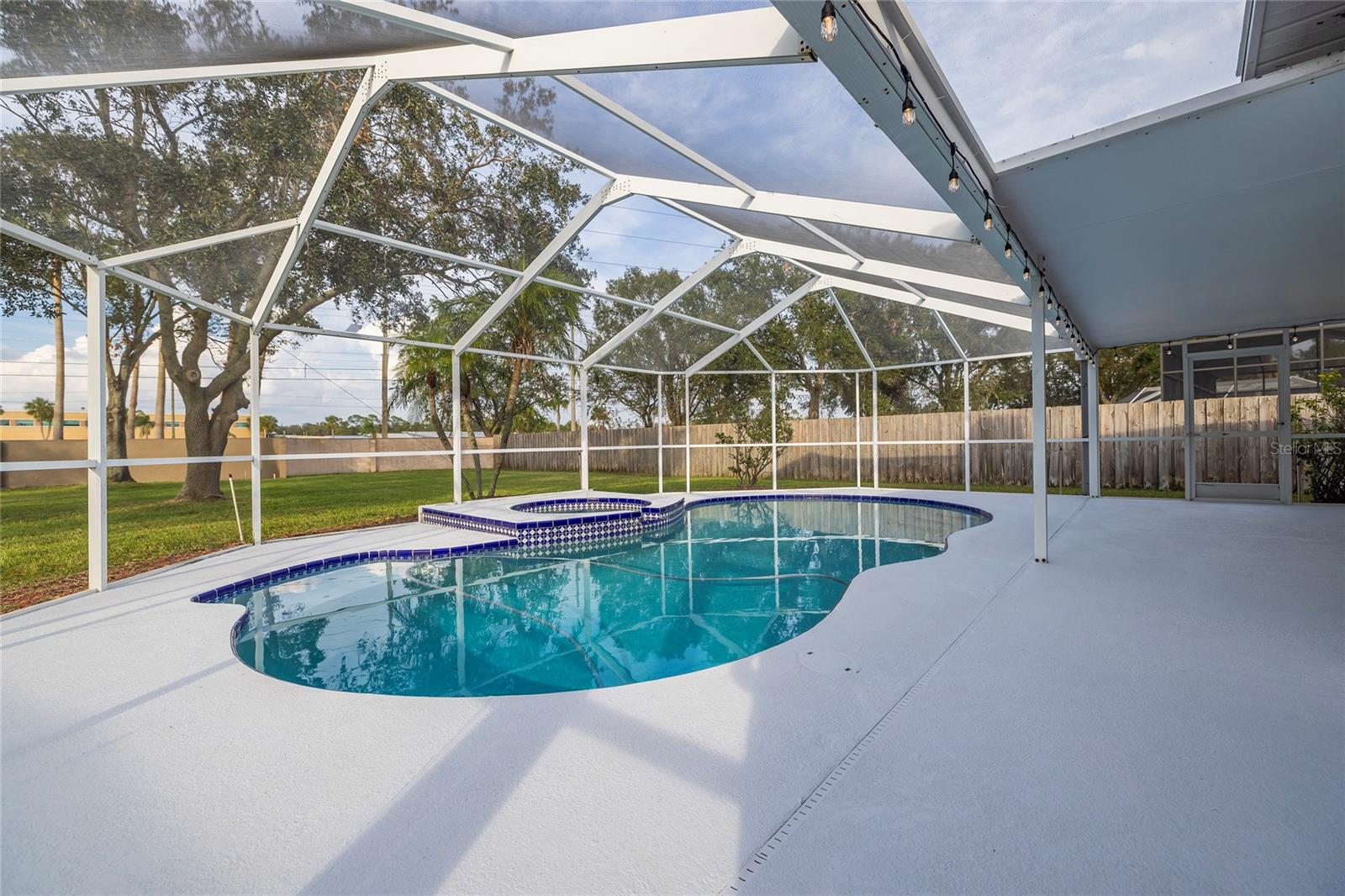 Expansive pool deck