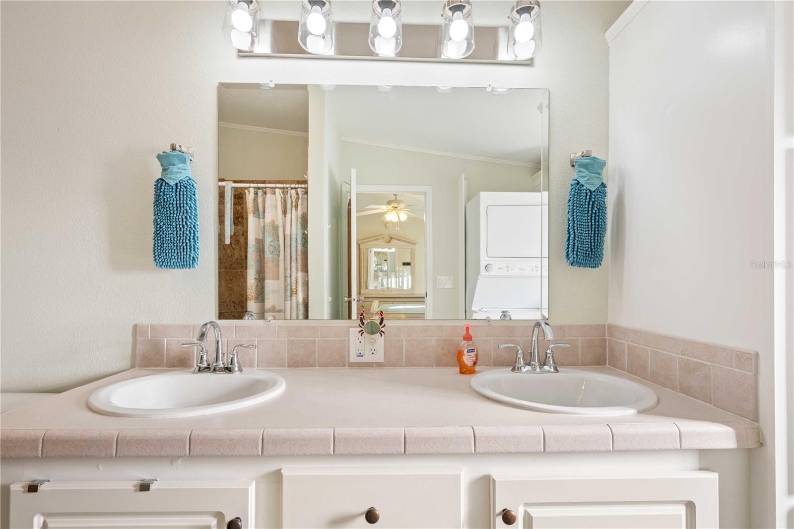 Double vanity in this primary retreat.