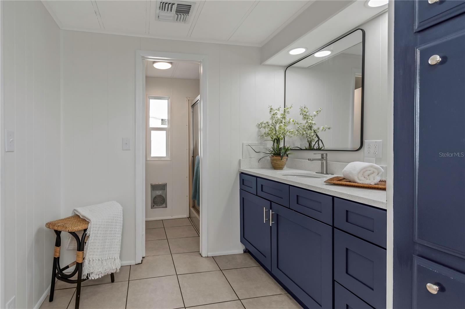 Master bath w walk in closet and private bath