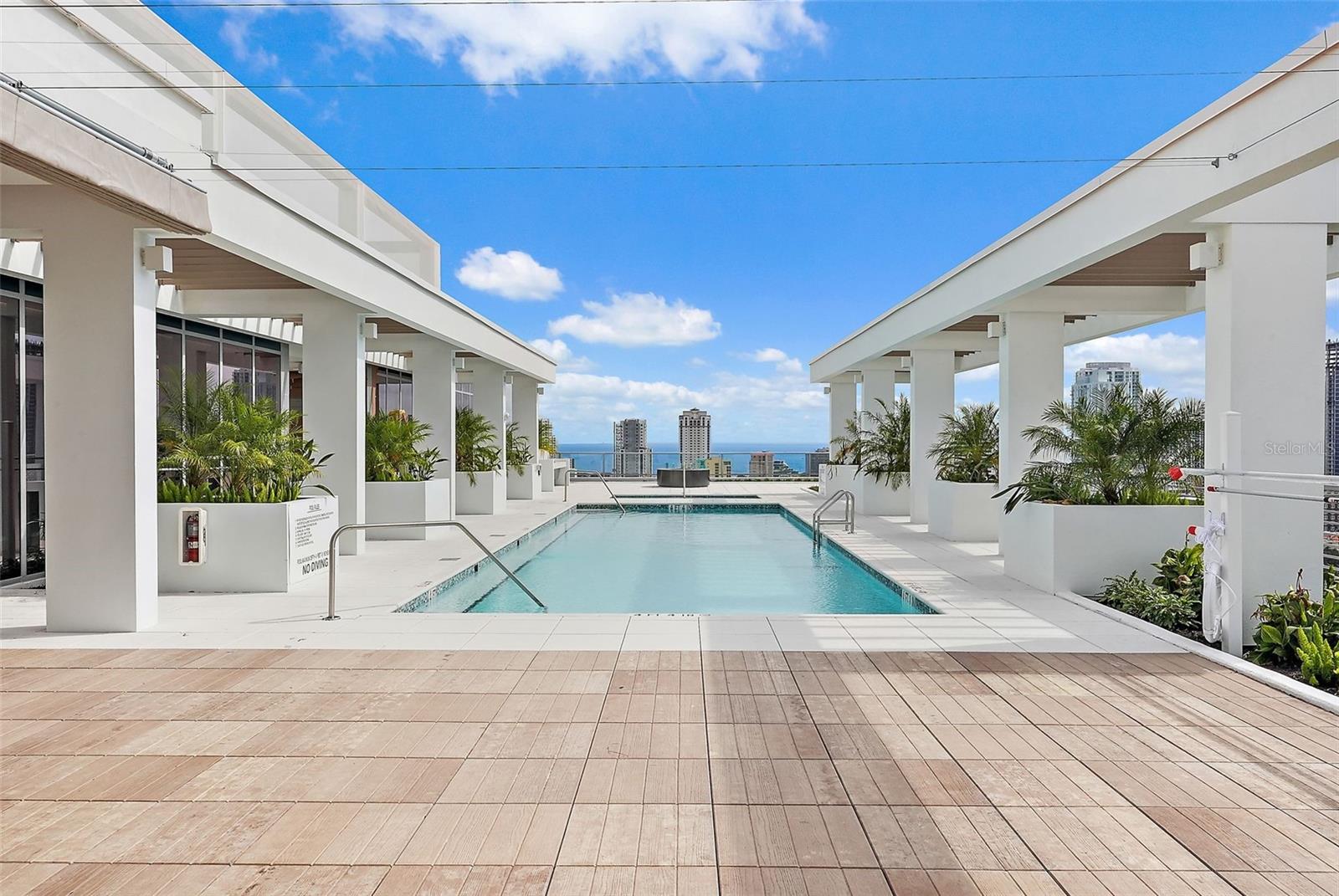 Roof top Pool with stunning views