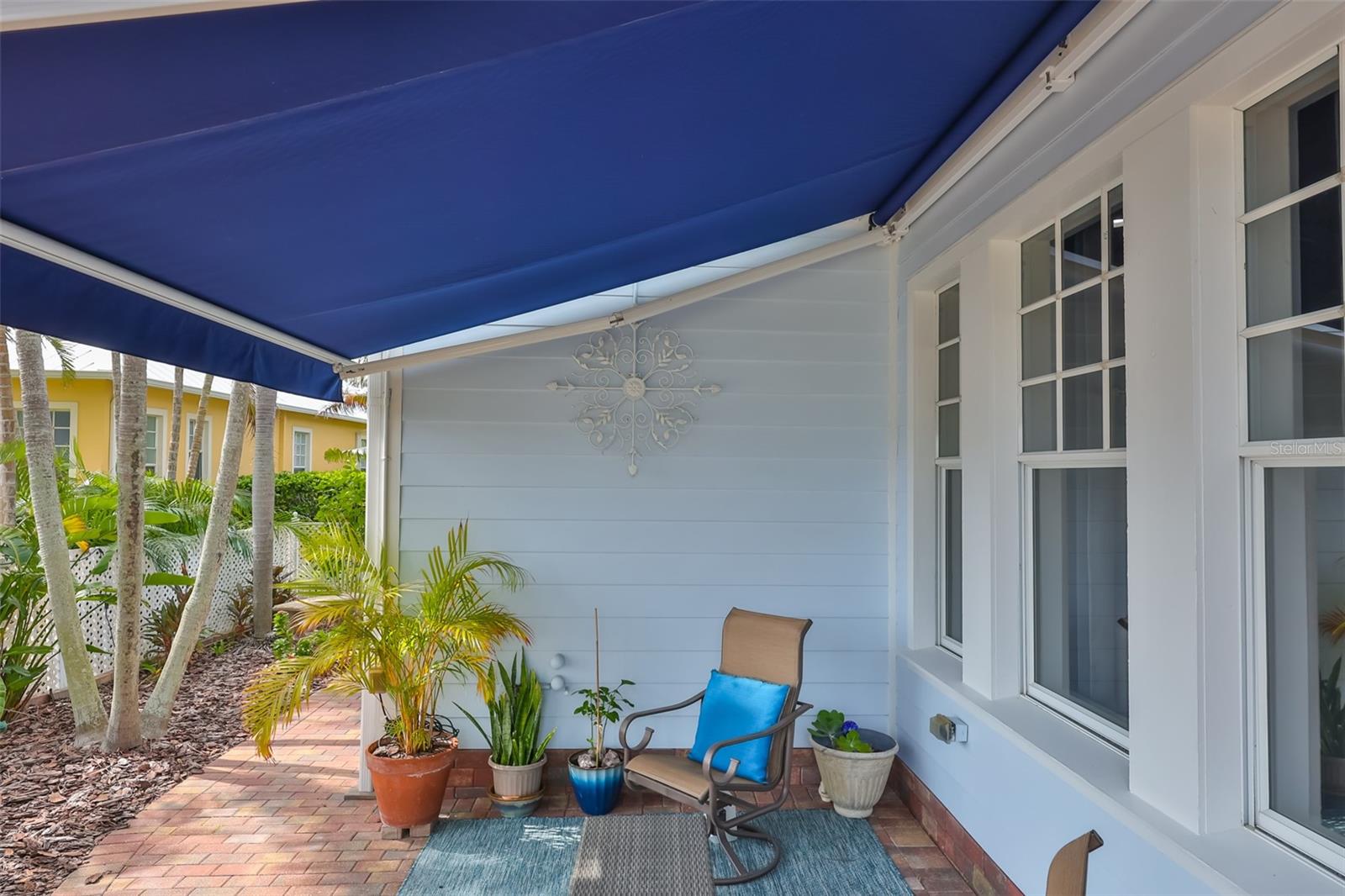 Rear Lanai with Retractable Awning