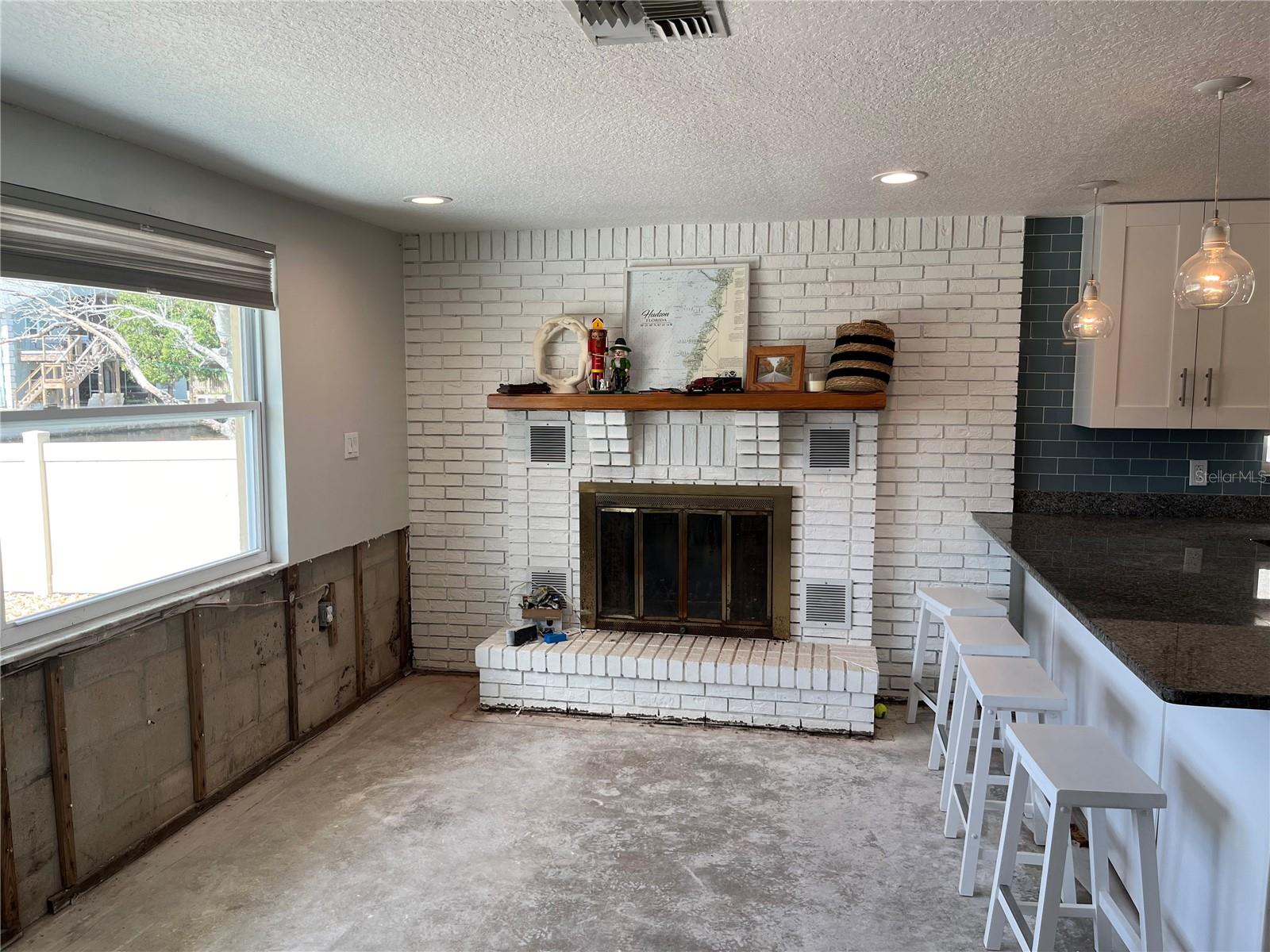 dining room w/ fireplace