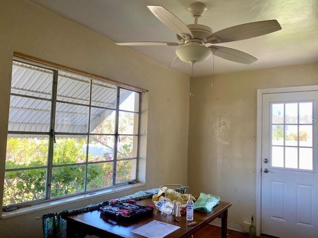 Kitchen dining area