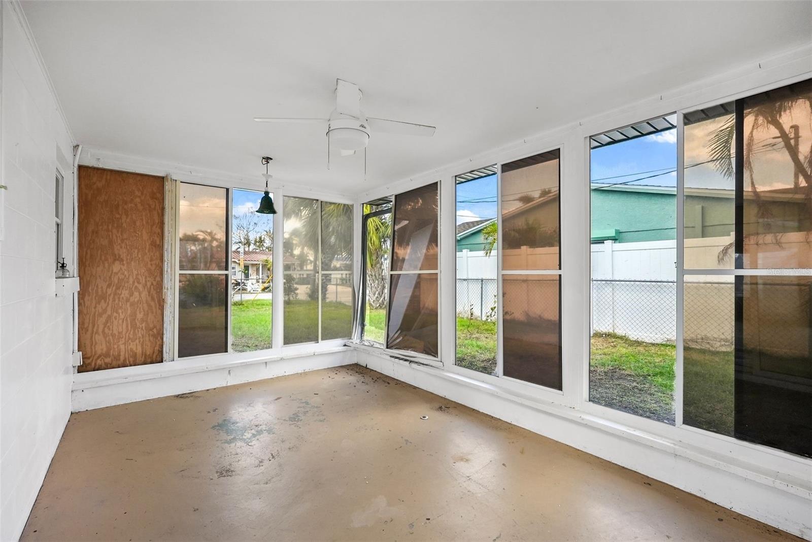 Screened in Porch - Fla Room