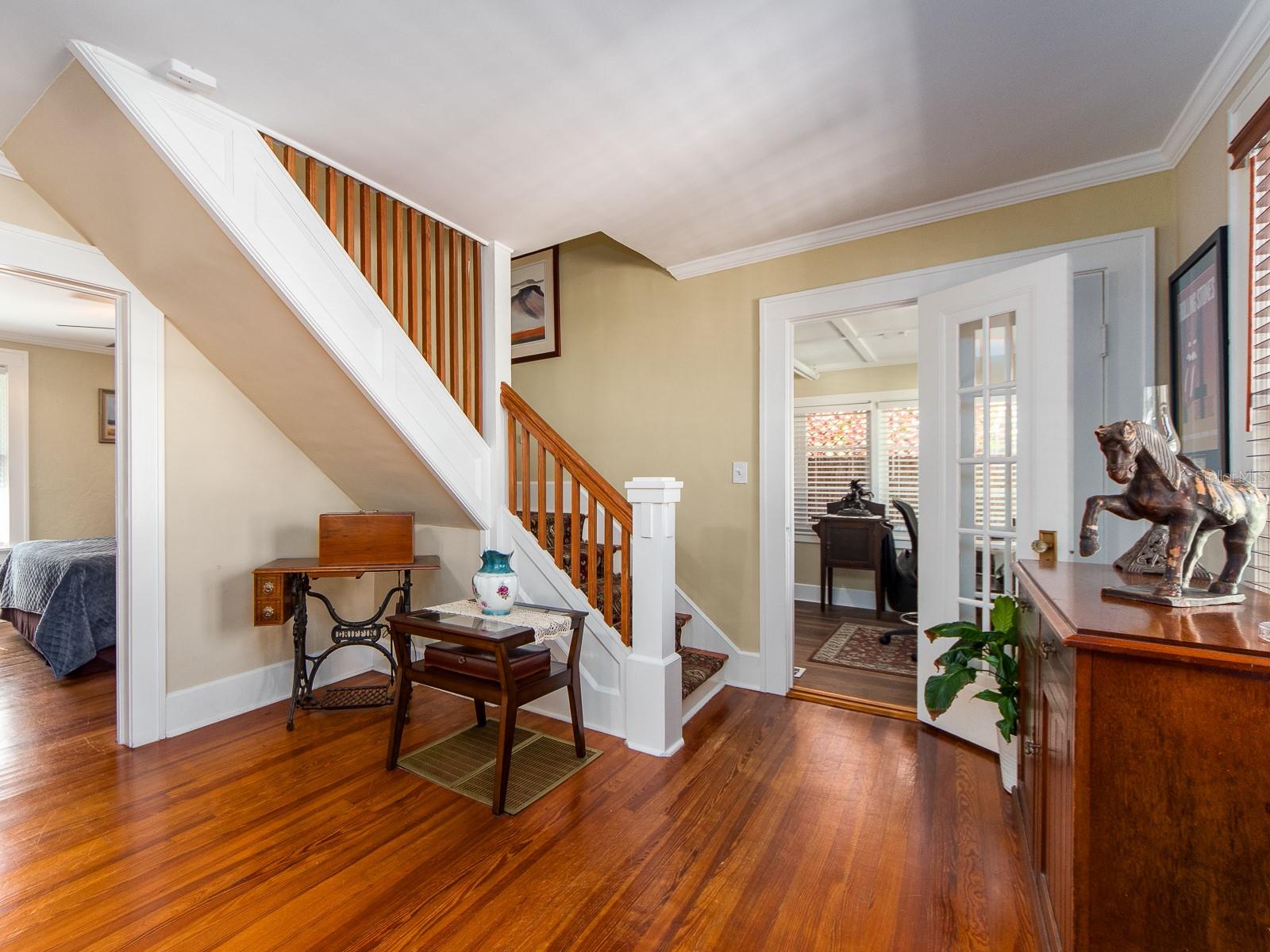 Living room-Sunroom-stairs