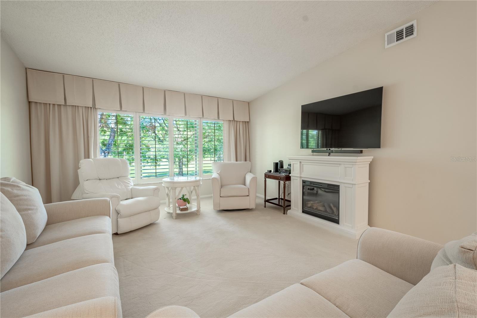 Plush carpet and barely beige walls, create a elegant, blank canvas.