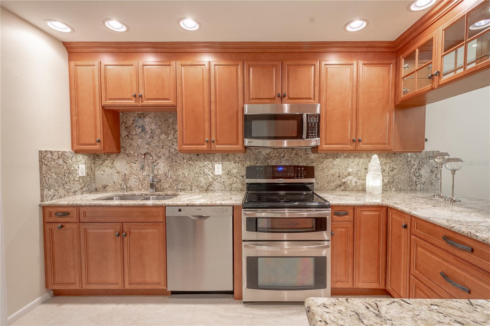 Efficient corner storage is essential in any kitchen, and a Lazy Susan cabinet provides the perfect solution!