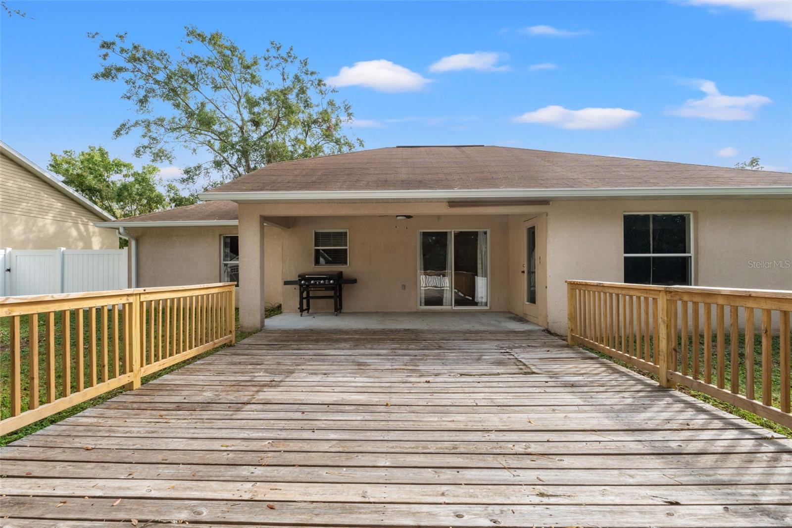 Backyard entertainment deck