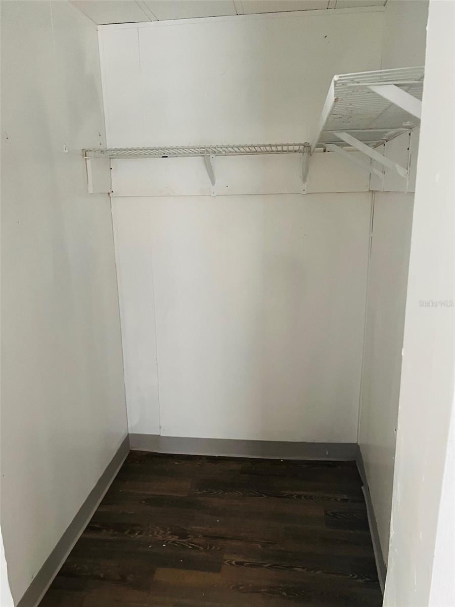 Primary Bedroom Walkin closet