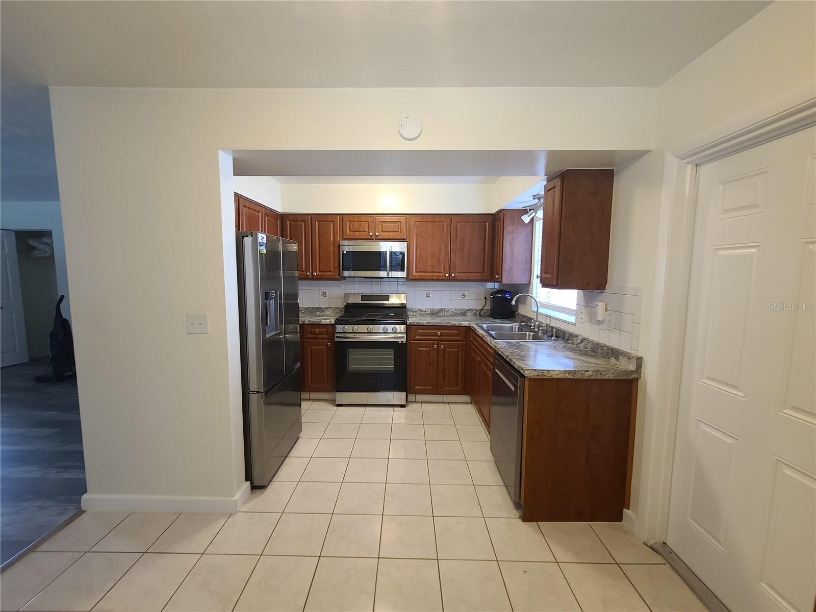 Kitchen & Dining Area