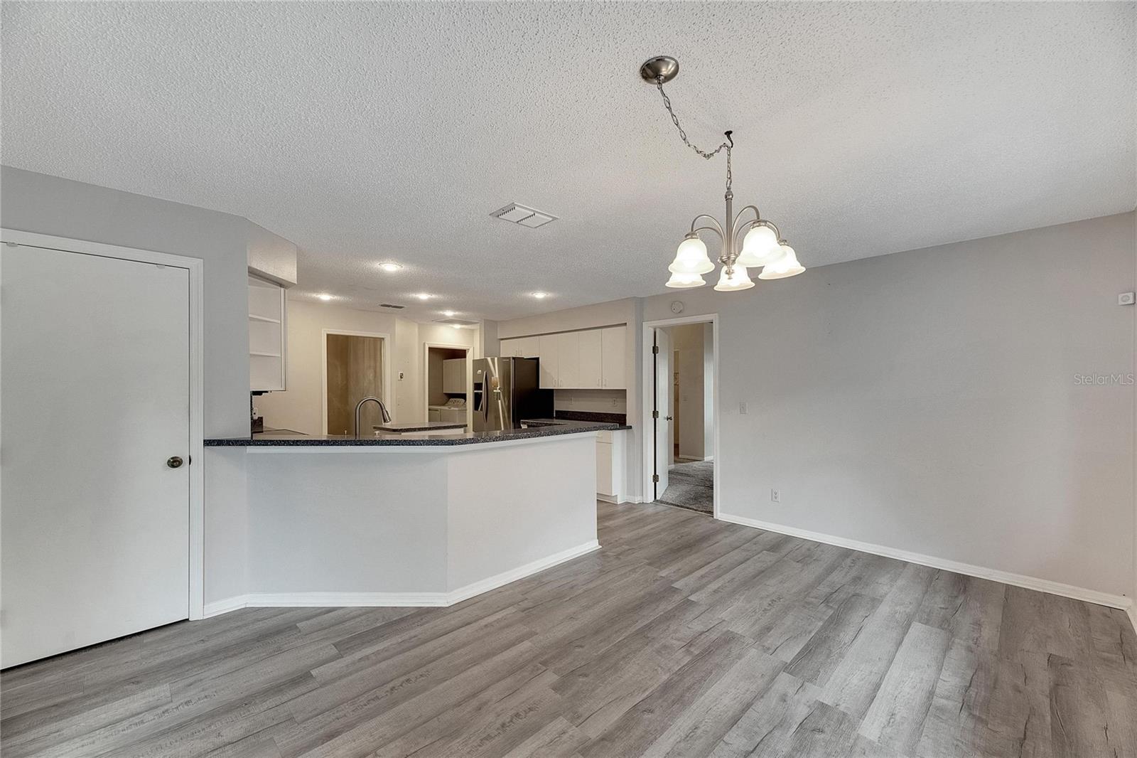 Breakfast bar/Breakfast nook