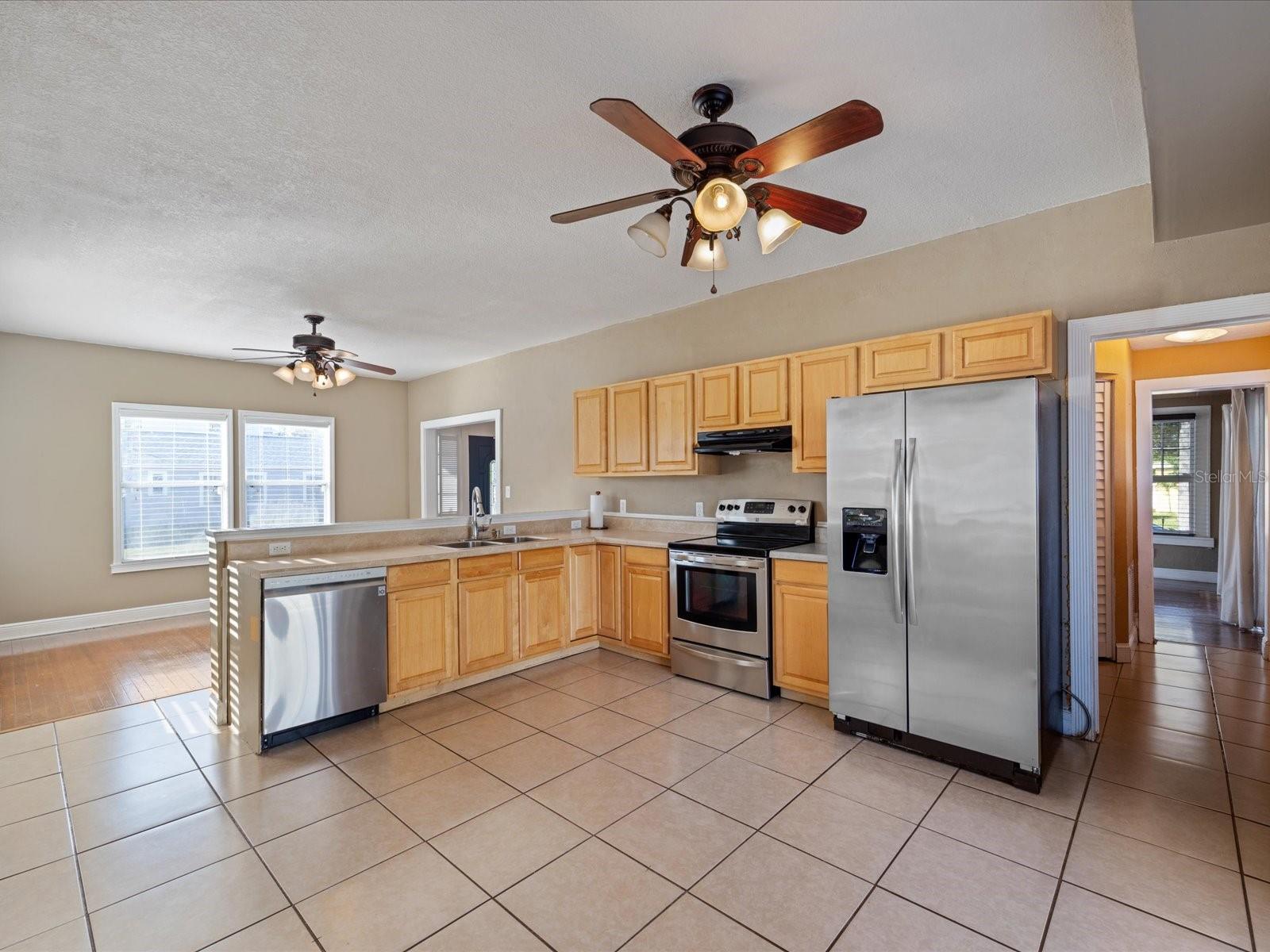 Very functional kitchen layout