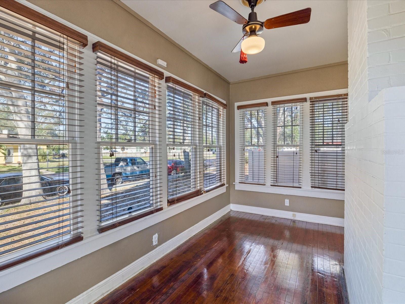 Bonus room/office/den space located off the living room